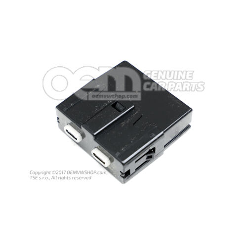 Kettős usb aljzat beépített feszültség átalakítóval 3G5035954A