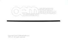 Kímélő csík ablakvezetőhöz fekete magasfényű 4K9839643D T94