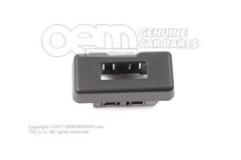 Vágás hangforrások csatlakoztatásához 4F0035909