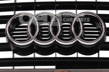 Feketén fényes hűtőrács 4F0853651ANT94 (1)