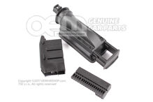Lapos érintkezőház érintkezőreteszelő mechanizmussal csatlakozóelem kábelköteg belső használatra 8K0972702 Lapos érintkezőház érintkezőreteszelő mechanizmussal csatlakozóelem kábelköteg belső használatra 8K0972702