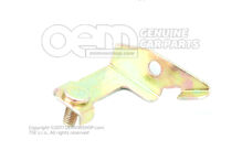 Tartó a kábelköteg csatlakozó darab indítójához 8D0971845H