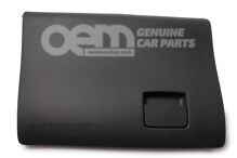 A kesztyűtartó fedele korom színű 6L1857121H 4W4 (2)