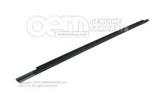 Ablaknyílás tömítés fekete-fényes díszléccel 8W8853763C T94 (1)