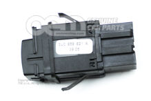 Kapcsoló fűthető hátsó ablakhoz szatén fekete Skoda Superb 3U 3U0959621A B98 (2)