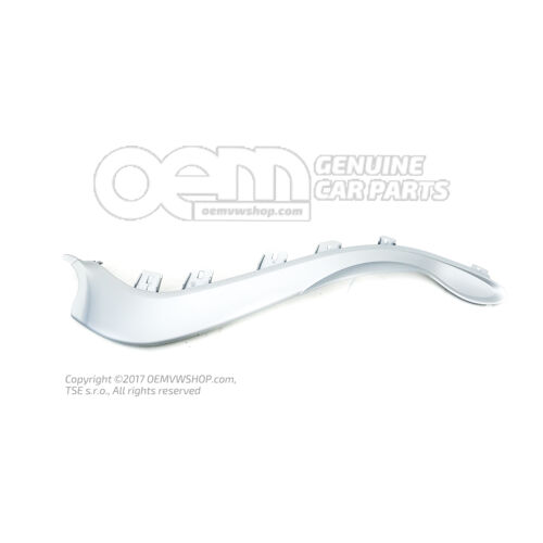 Az ülés háttámlája ezüst színű 8W0881318D VW2