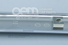 Díszléc ajtókárpitos panelhez szatén fekete/galvano/ magasfényű króm Skoda Superb 3U 3U5867460J K98 (2)